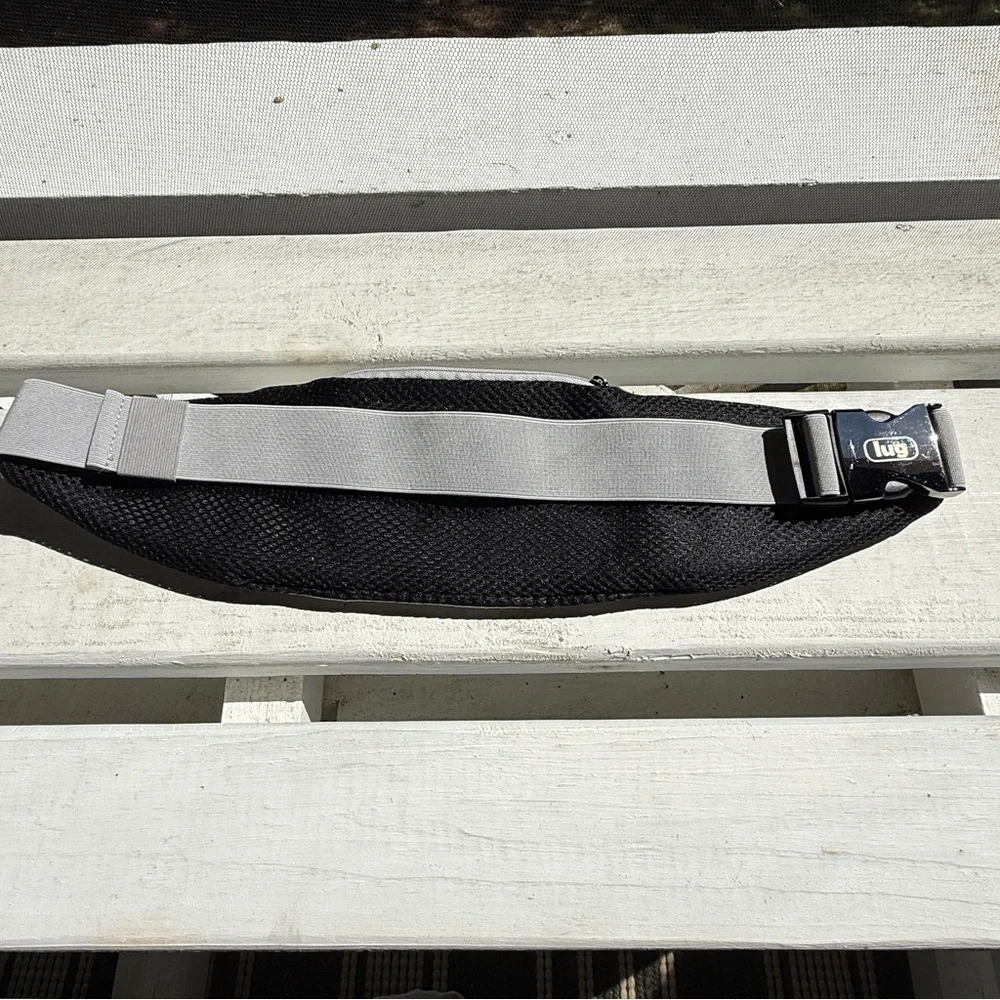 Lug - Skedaddle Belt Bag - Silver Gray - Women’s - Excellent Used Condition - Picture 7 of 11